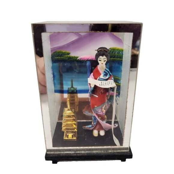Vintage Geisha Figurine Reading Scroll In Mirrored Display Box Made In Japan - Picture 1 of 11